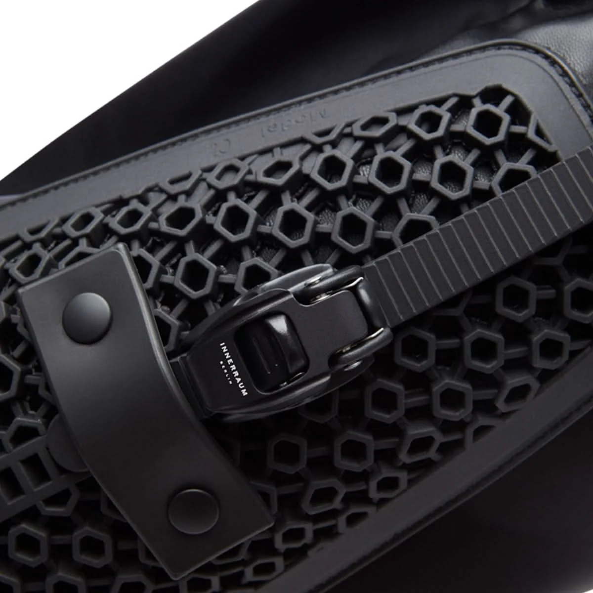 Object S04 - Vertical Shopper - Image 5